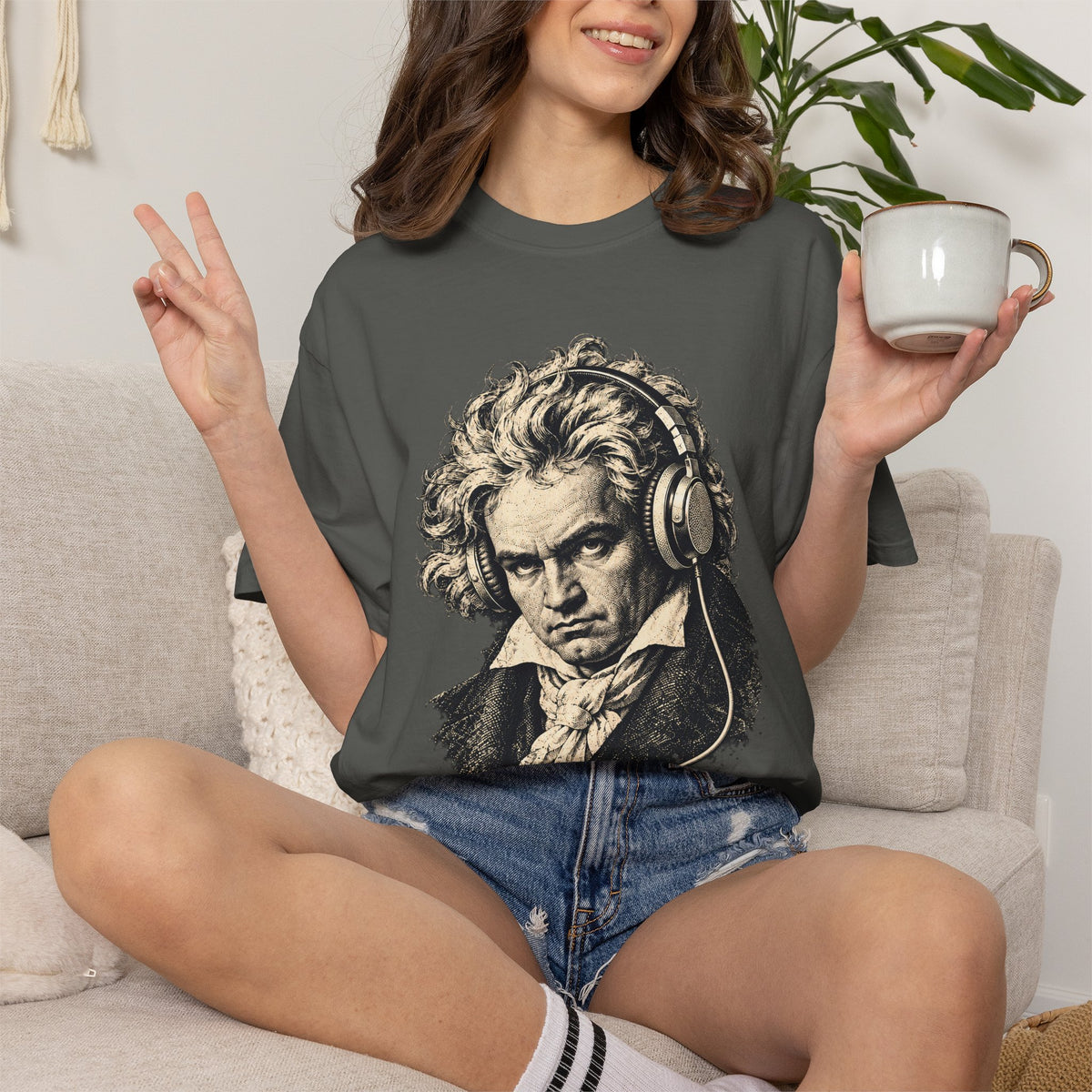 Beethoven Unplugged t-shirt: Ludwig van Beethoven portrait wearing headphones